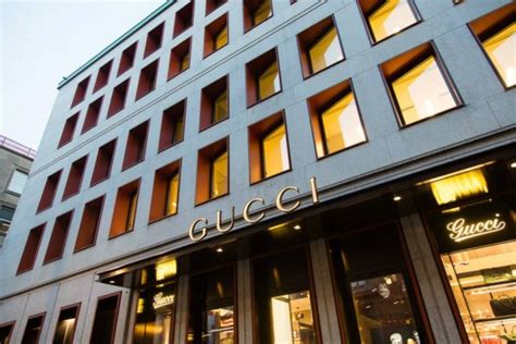 gucci flagship store milan.